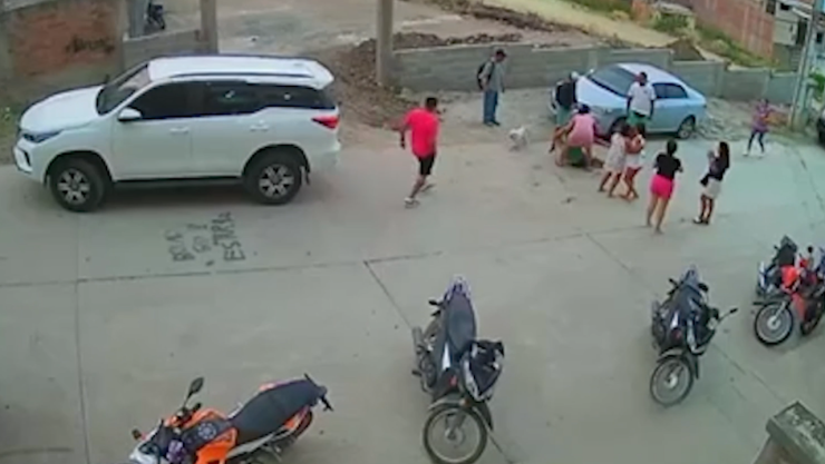 Vecinos auxilian a comerciante herido de bala
