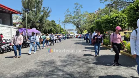 Docentes de telebachillerato marchan en Chilpancingo y provocan caos vial