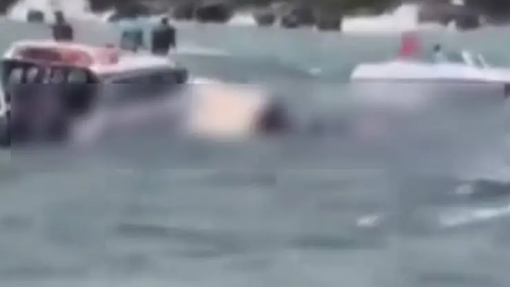 Reportan hundimiento de BARCO con turistas, hay 15 MUERTOS