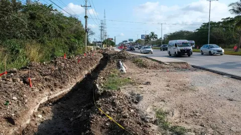 Avanzan trabajos de cableado subterráneo en el Boulevard Luis Donaldo Colosio en Cancún