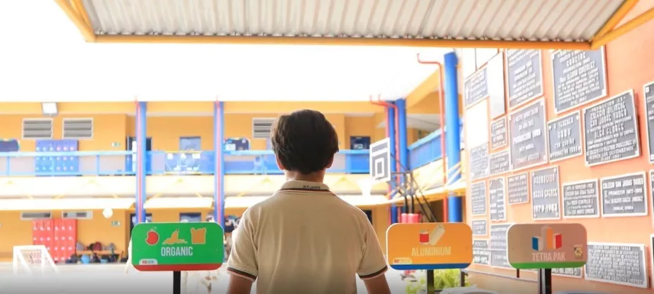 Niño escuela ONU latino.jpg