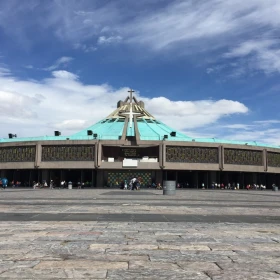 Basílica de Guadalupe conocido como el templo mayor ubicado en el Cerro del Tepeyac