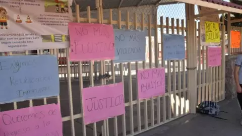 Protesta en escuela primaria