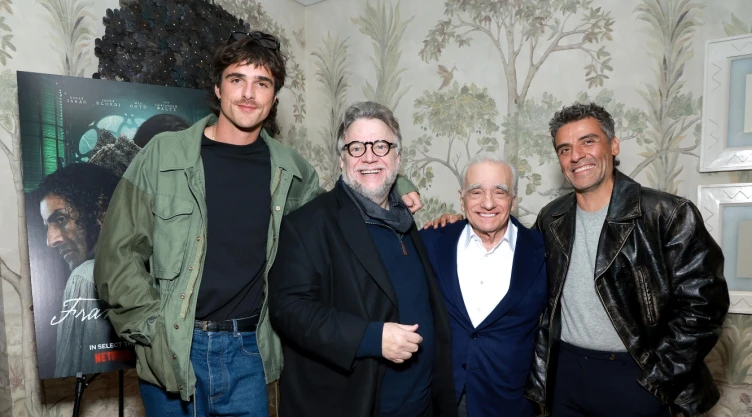 Martin Scorsese con el cast de Frankenstein de Guillermo del Toro