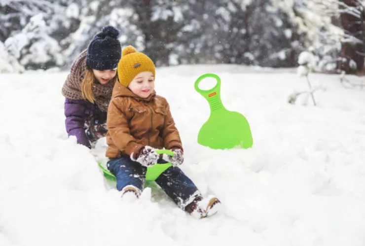 Tragedia bajo la nieve: menor muere sepultada mientras jugaba en Rusia