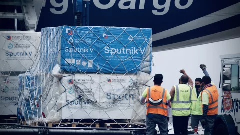 Llegan un millón 935 mil vacunas contra COVID-19 de 3 farmacéuticas