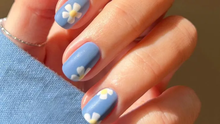 uñas azul ceruleo el diablo viste a la moda 2