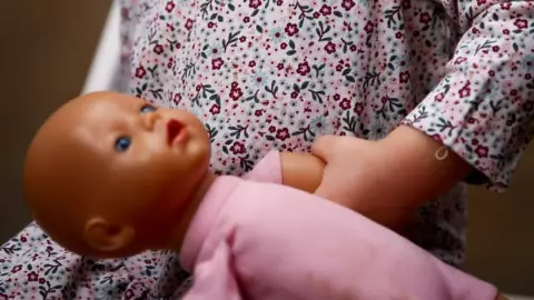 Niña | Papás matan a su hija de 5 años porque creyeron que era bruja