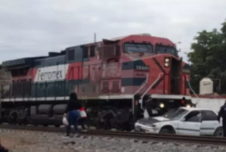 Tren arrolla a madre e hijo