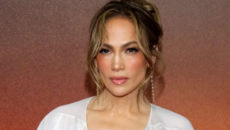 Captan a Jennifer Lopez de la mano de Matt Damon, mejor amigo de Ben Affleck.jpg
