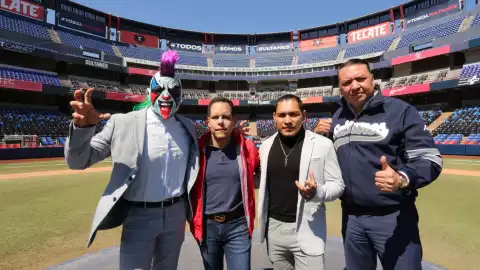 TriplemaniaRegia.jpg
