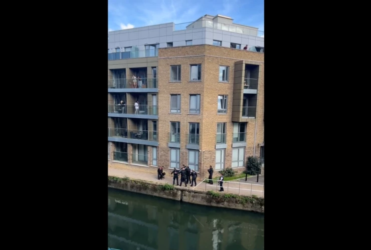 Policía de Londres mata a dos perros a tiros