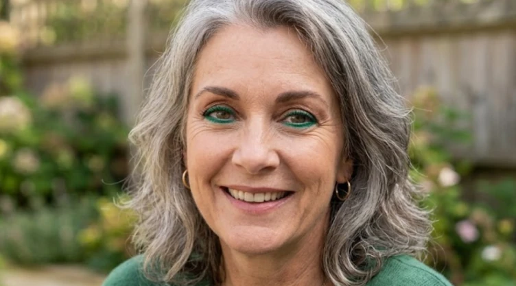/estilo-de-vida/delineador-verde-esmeralda-truco-maquillaje-favorece-60