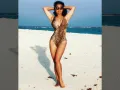 Salma en la playa.jpg
