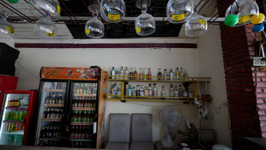 Bar del hostal Nana Backpackers en Vang Vieng, Laos.