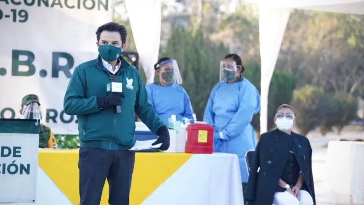El director del IMSS, Zoé Robledo, admitió que vacunaron al director de La Raza.