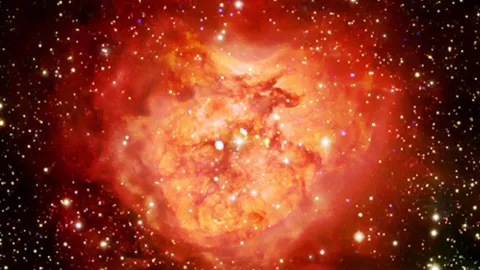 Captan nebulosa en forma de corazón