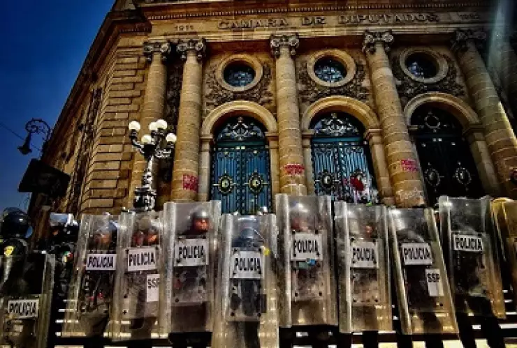 vandALIZAN INSTALACIONES cONGRESO cdmx .jpg