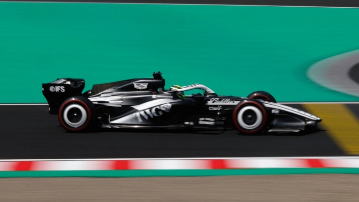 Checo Pérez en Japón