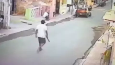 Habitantes de Tekit linchan y prenden fuego a _El Güero_ por ultimar a una mujer.