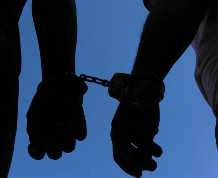 fueron detenidas en posesión de 4 armas largas, 81 cartuchos, tres cargadores y 140 casquillos percutidos por arma larga.