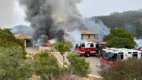 avioneta_casa_incendio_california