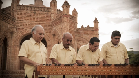 Tocando la marimba en Chiapa de Corzo