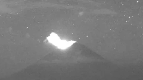 Cenapred reporta una decena de exhalaciones del volcán Popocatépetl hoy jueves