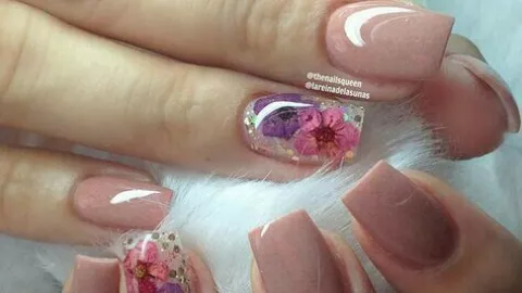 U&ntilde;as con relieve