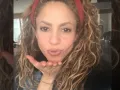 Shakira chinos.jpg