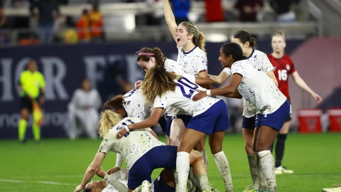 Estados Unidos festeja gol en semifinal de Copa Oro W
