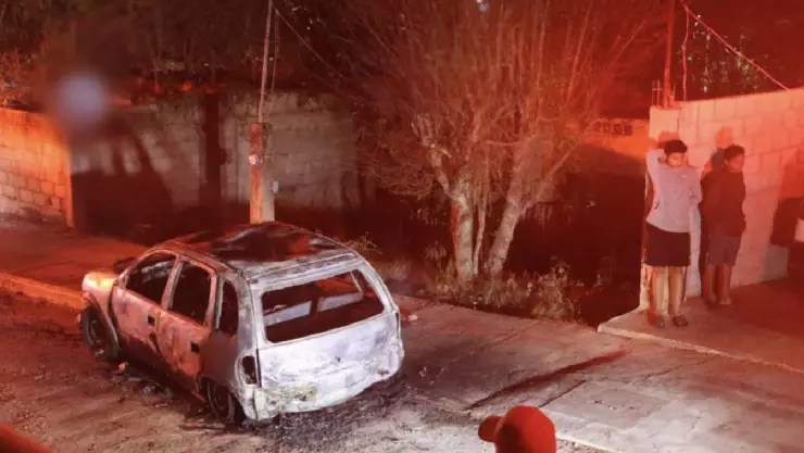 Continúan los hechos violentos en el Veracruz gobernado por Rocío Nahle; incendian vehículos en Acayucan