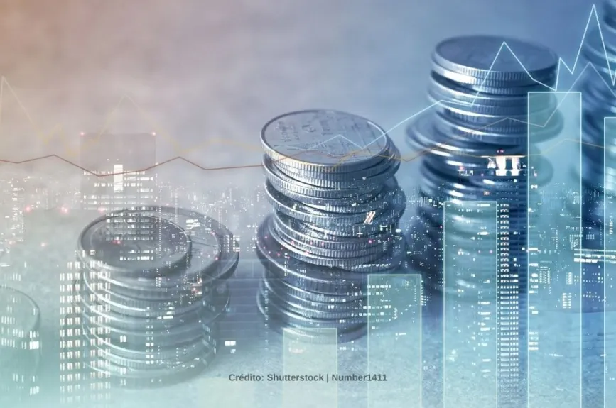 Dinero monedas plateadas.jpg