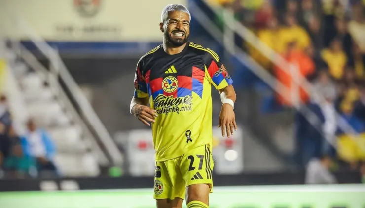 Rodrigo Aguirre en América