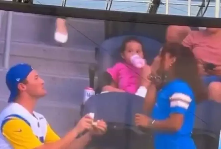 VIDEO_ Aficionado de los Rams pide matrimonio en el estadio y fue rechazado.jpg