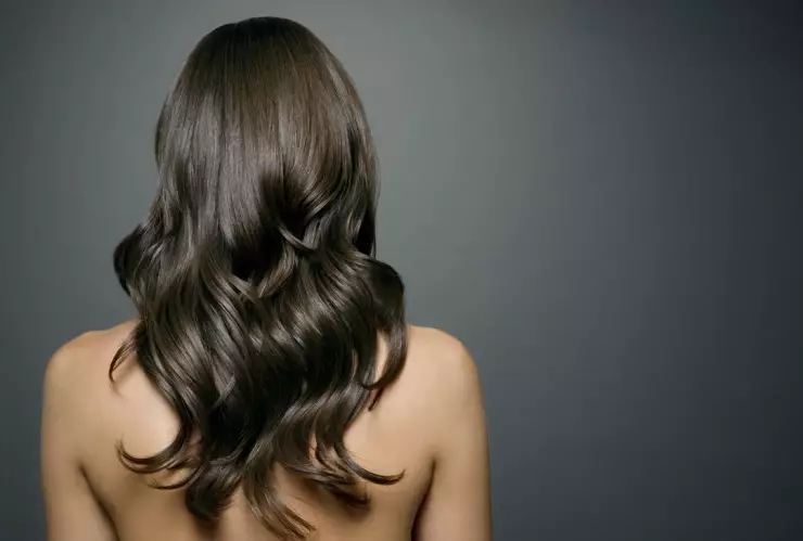 Este es el mejor tinte natural sin químicos para las canas, según tu color de cabello