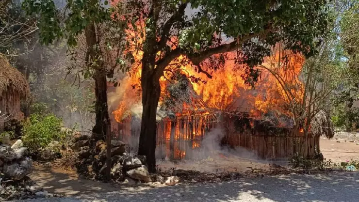 Volador de procesión a San Bernardino cae e incendia casas en Tahdziú