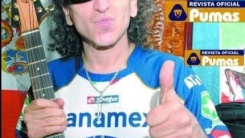 No hace mucho Alex Lora comenzó a apoyar a los Pumas de la UNAM