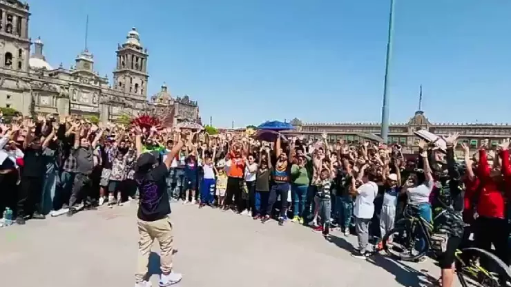 Mexicanos lanzan genkidama masiva a Akira Toriyama