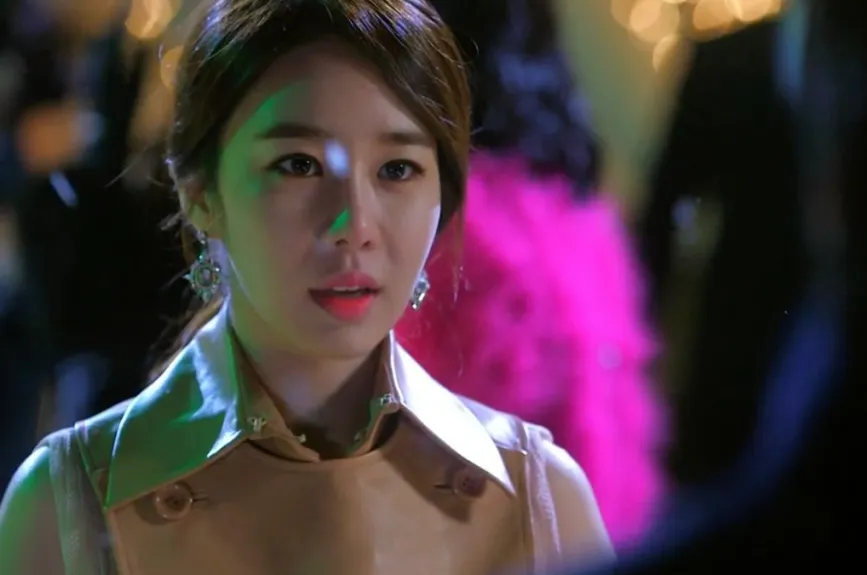 Los rumores sobre la muerte de Han Yoo-ra no solo atacan a Song-yi, sino que resuenan como ecos de un pasado que Min-joon cree haber dejado atrás.