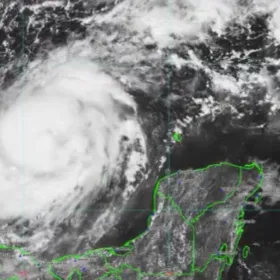 La tormenta tropical Milton se intensificó a huracán categoría 1; estados afectados en México.jpg