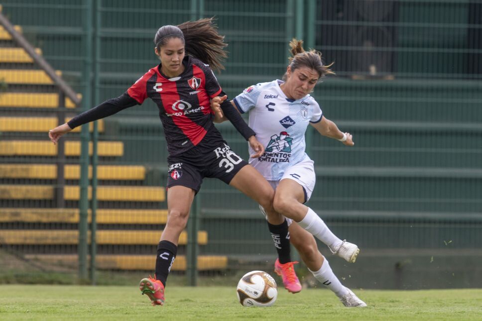 Alison González