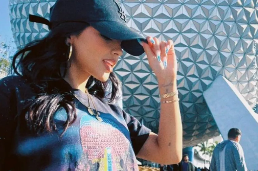 Becky G de vacaciones..jpg