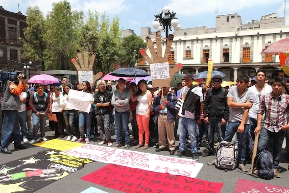 Autoridades de la SEP recibieron a una comisión del MAES y del MENA; los aspirantes sin lugar en una universidad pública plantean la necesidad de ampliar la matrícula