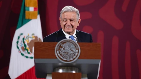 AMLO llama a consejeros del INE cretinos y corruptazos