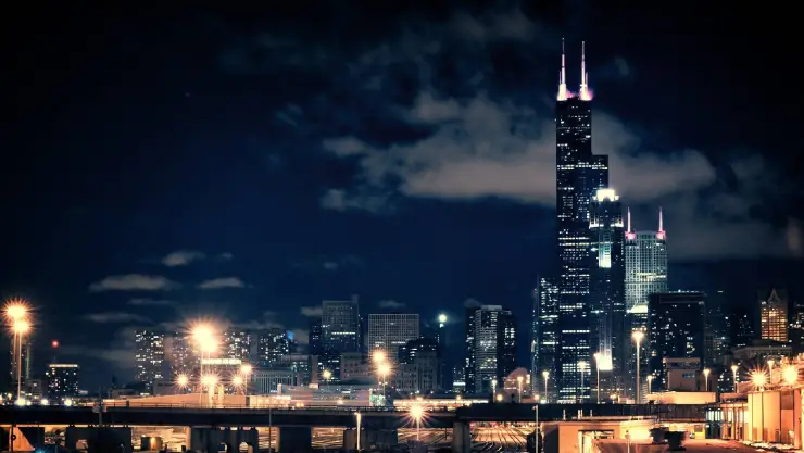 el icónico skyline de Chicago durante la noche