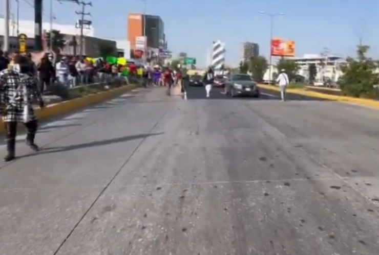 qué pasa en la vía atlixcáyotl en puebla hoy