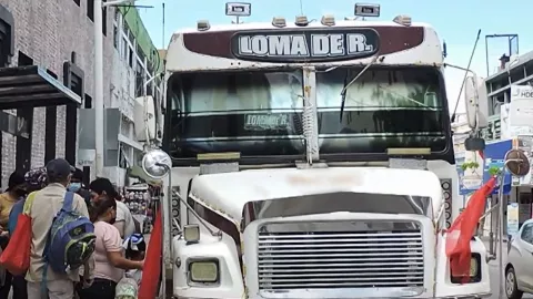 Camión de la ruta Loma de Rodriguera en el Centro de Culiacán