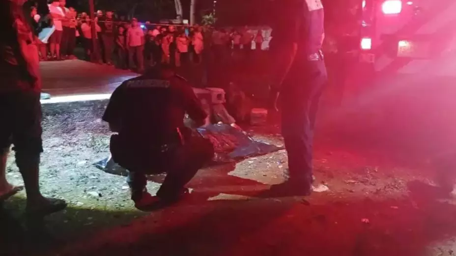 Hombre pierde la vida tras EXPLOTARLE pirotecnia en los festejos de Popolnáh