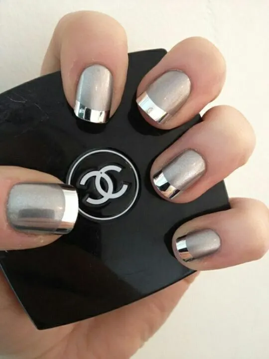 12 diseños de uñas plata que se ven elegantes en cualquier mujer: puedes usarlas para hacer deporte
